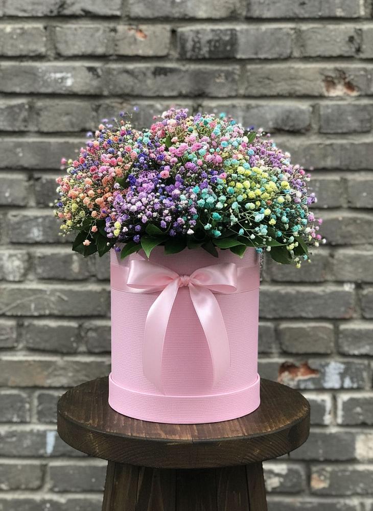 Цветочная композиция из Гипсофила и Розы в шляпной коробке в Ябедино
