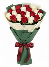 Букет Микс из красных и белых роз в Ябедино