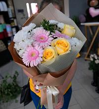 Букет цветов из:  Герберы, Розы и Хризантемы в Ябедино