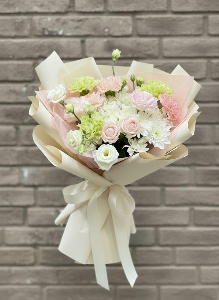 Букет цветов из: Гвоздики, Розы, Лизиантусы и Хризантемы в Ябедино