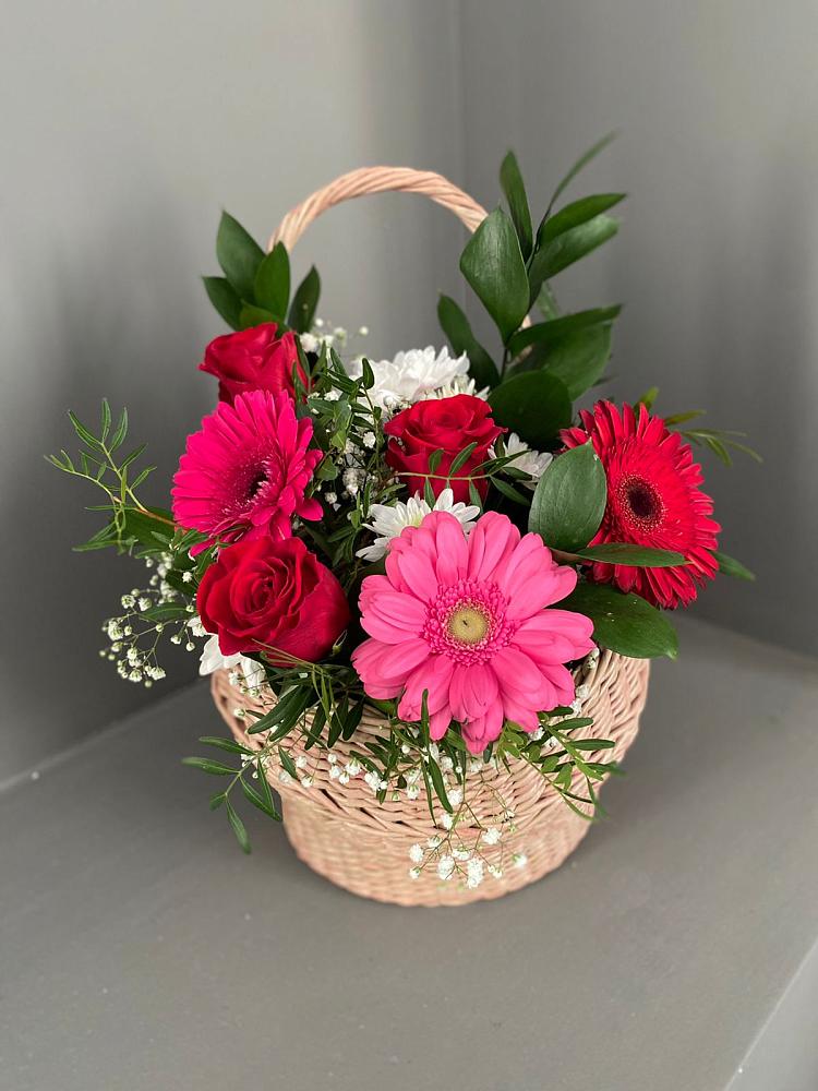 Цветочная композиция из Розы, Хризантемы и Герберы в корзине в Ябедино