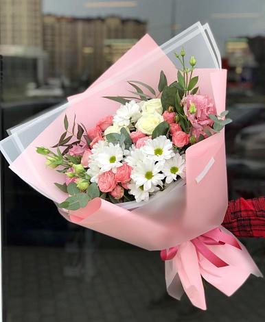 Букет цветов из: Розы, Лизиантусы и Хризантемы в Ябедино