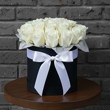 Цветочная композиция из Розы в шляпной коробке в Ябедино